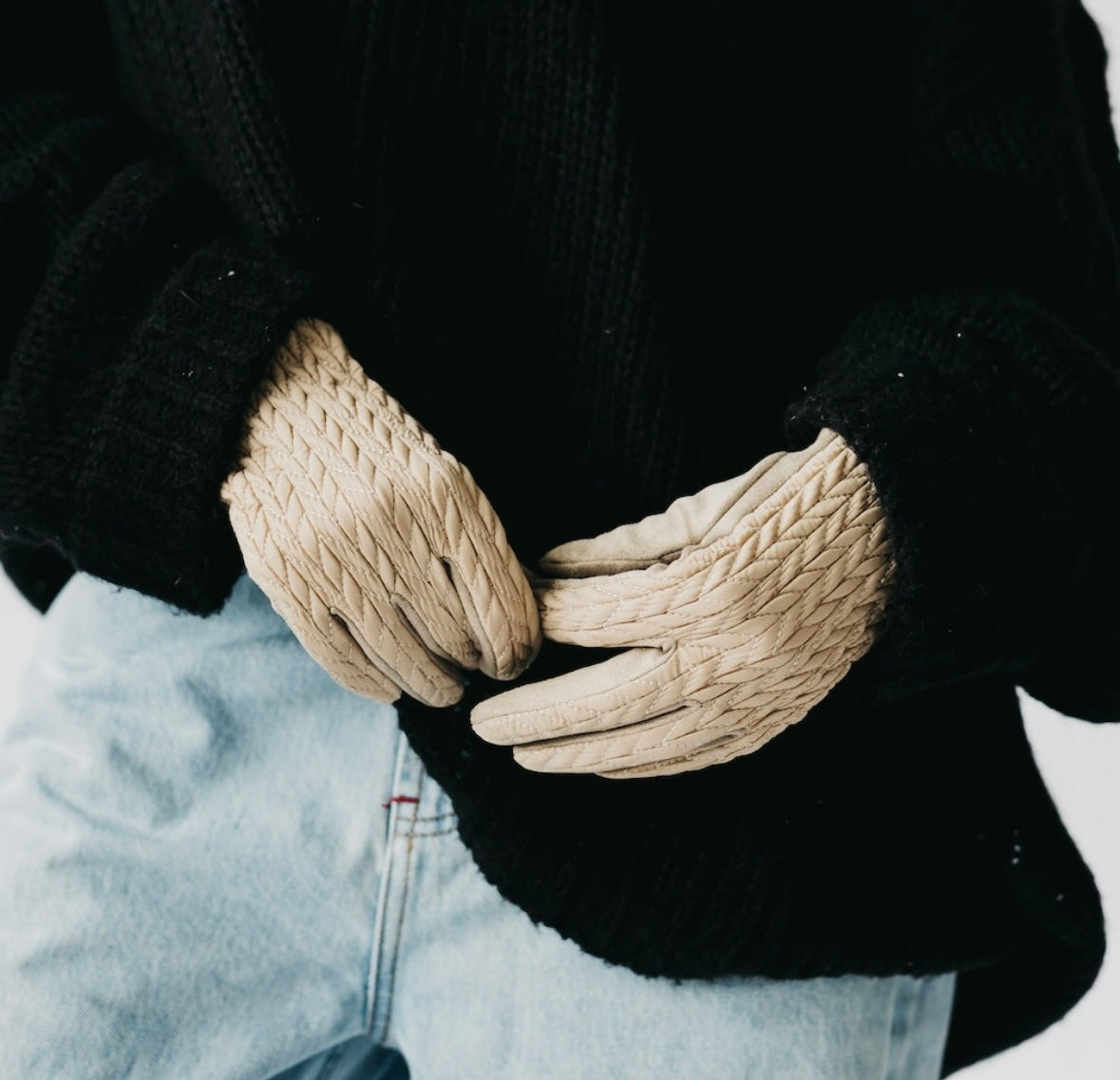 Quilted Smart Touch Gloves – Elegant, Warm & Touchscreen Friendly